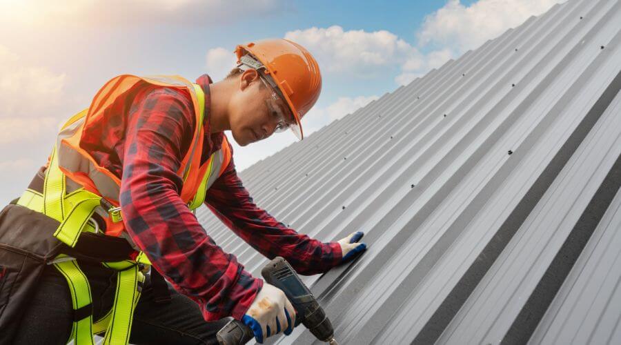Owens Corning roofing contractor in Russell, IL